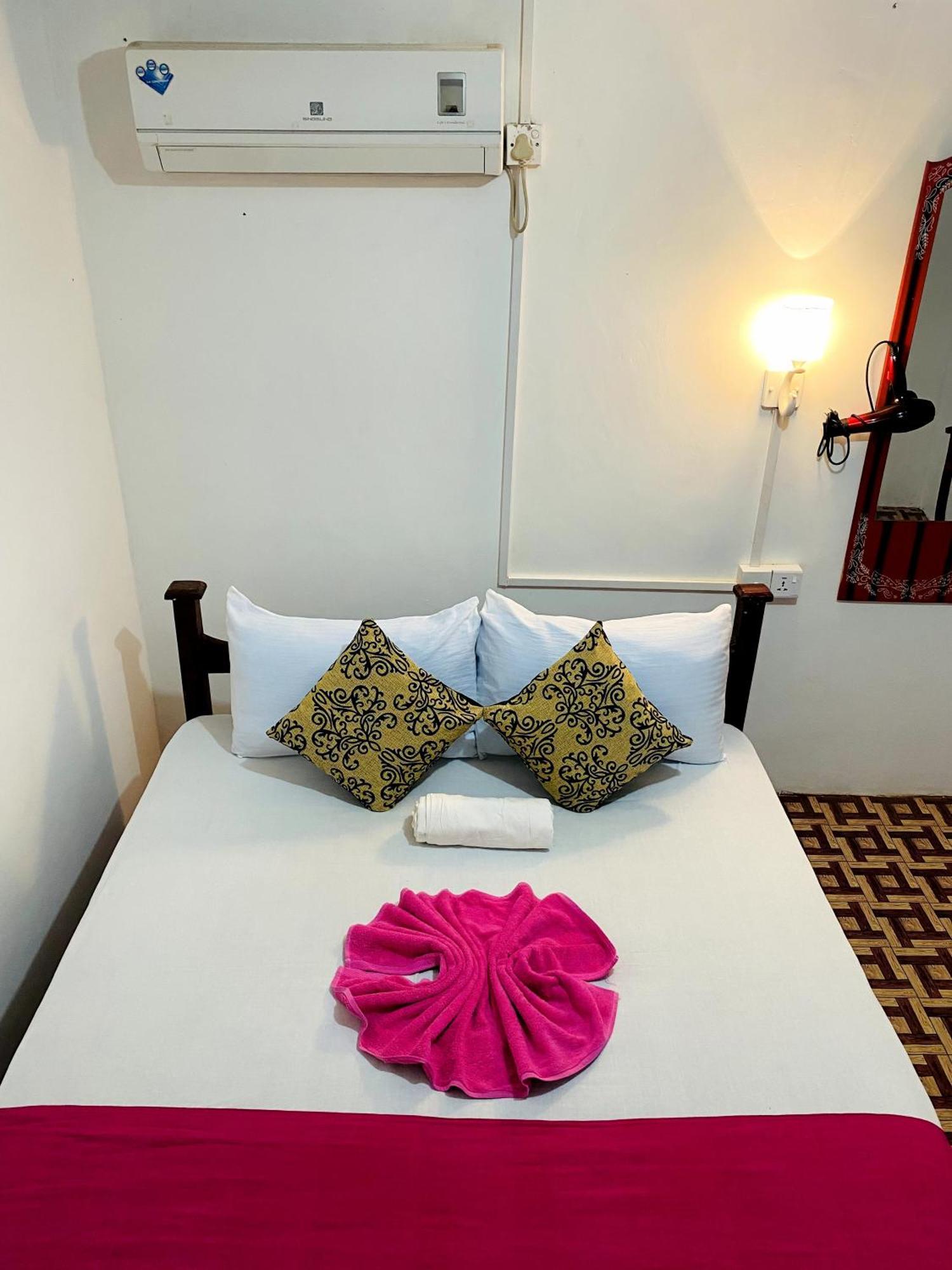 Sigiri Lakshan Home Stay Сигирия Екстериор снимка